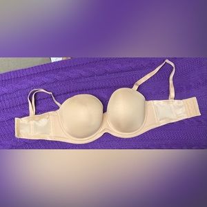 ⭐️ WACOAL  NWOT Red Carpet Strapless Underwire Bra